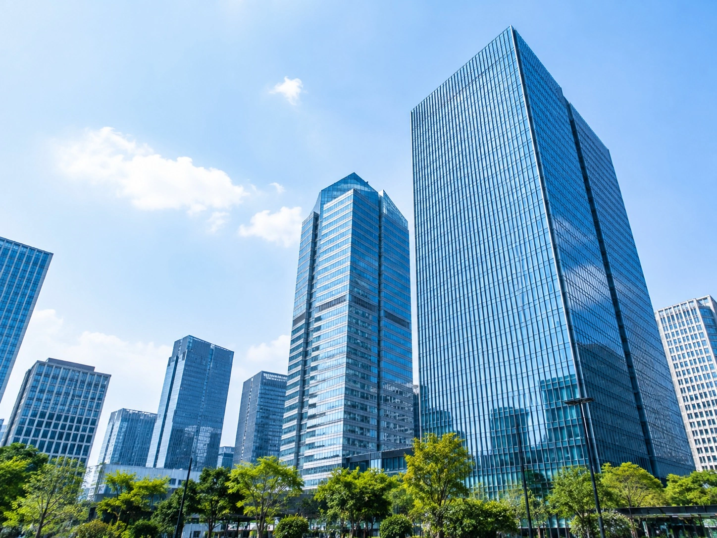日本企業をイメージしたオフィスビル